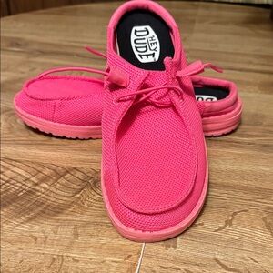 Hey Dude women’s sz 10 slip ons in hot pink